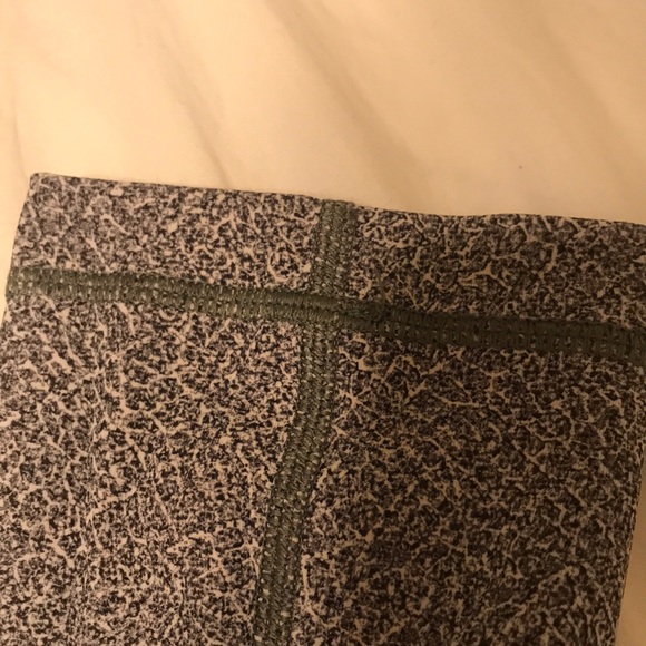 ❌SOLD❌Lululemon pants slightly worn - Picture 7 of 8